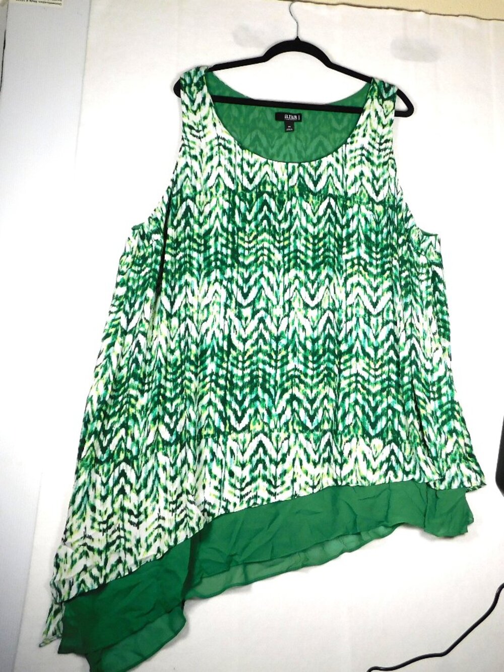 A.N.A. Women's 2X Sleeveless Pull Over Tunic Blouse Green/White Chevron Patterns